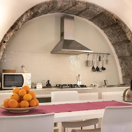 The House קטאניה