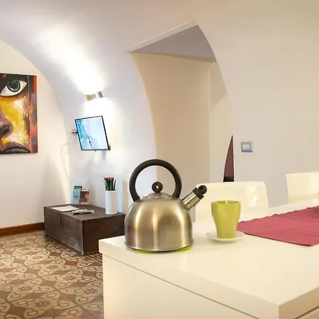 The House קטאניה