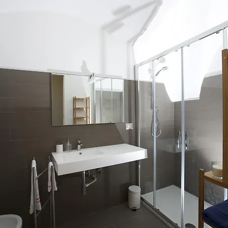 דירה The House *