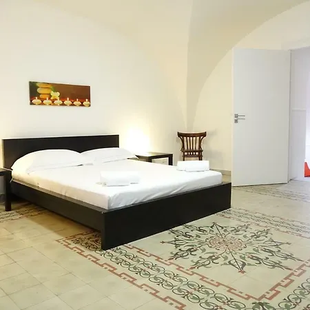 The House דירה *